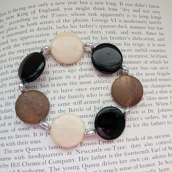 Elegant Black and Brown Beaded Bracelet - Picture 1 of 6